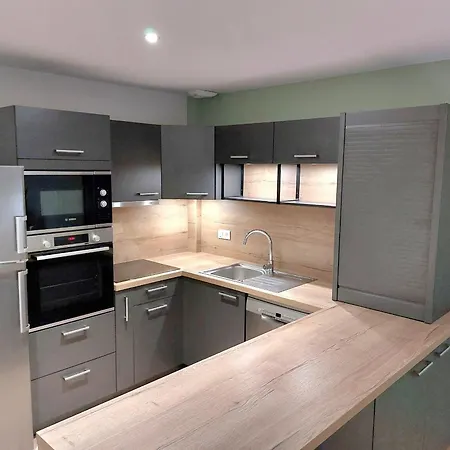 Appartement Rénové à 50m De La Pour 6 Pers. - Fr-1-323-579 *